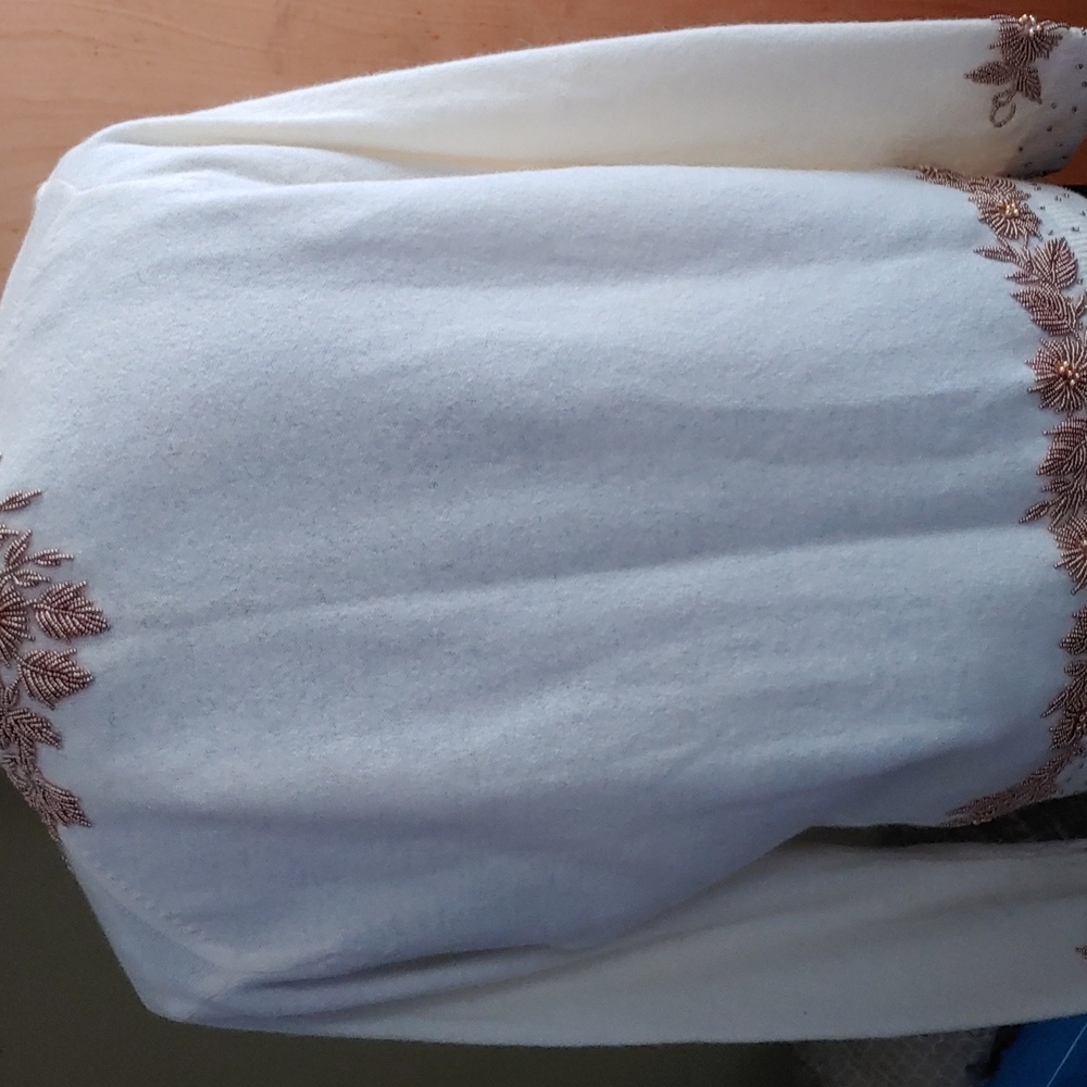 Sweater - Picture 5 of 6